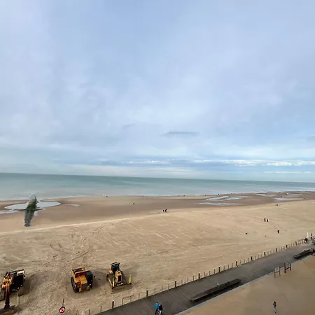 Cozy 3-bedroom On The Seafront Of T60 Appartement Oostende