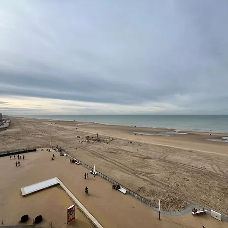 Cozy 3-bedroom On The Seafront Of T60 Appartement Oostende